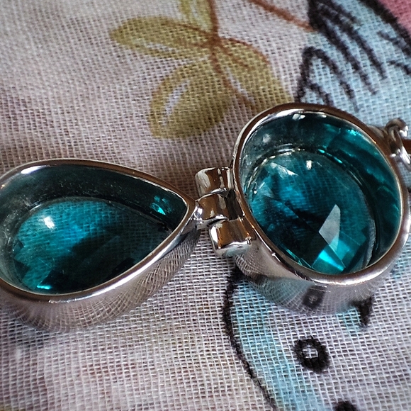 Anne Klein AK Aqua Blue Faceted Bracelet Heavy Silver Tone Glass? Stone? Elbaite - Picture 15 of 16